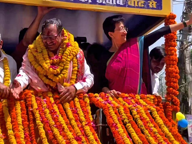 AAP के दक्षिण दिल्ली उम्मीदवार Atishi और Saurabh Bharadwaj के साथ नामांकन भरने निकले