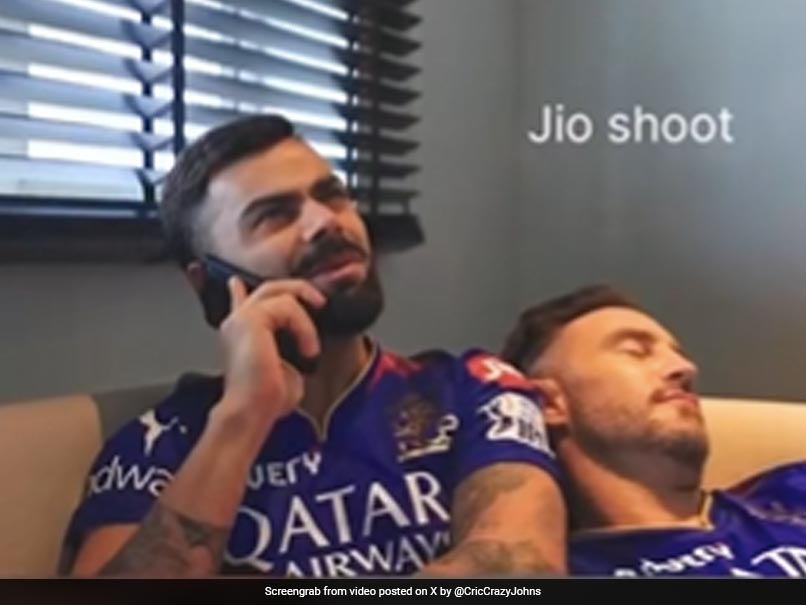 Watch: Virat Kohli Orders Pizza, <i>Aloo Chaat, Barfi</i>, Leaves Faf Du Plessis In Shock