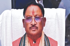 आचार संहिता के बाद भी क्यों खर्च हो रहा पैसा और शराब, कौन जिम्मेदार? आचार संहिता के बाद भी क्यों खर्च हो रहा पैसा और शराब, कौन जिम्मेदार?