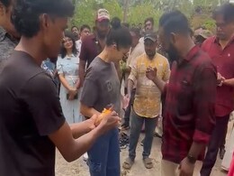 सनी लियोन फिल्म के मुहूर्त की पूजा में जला बैठीं अपना हाथ, लोकेशन से वायरल हुआ वीडियो सनी लियोन फिल्म के मुहूर्त की पूजा में जला बैठीं अपना हाथ, लोकेशन से वायरल हुआ वीडियो