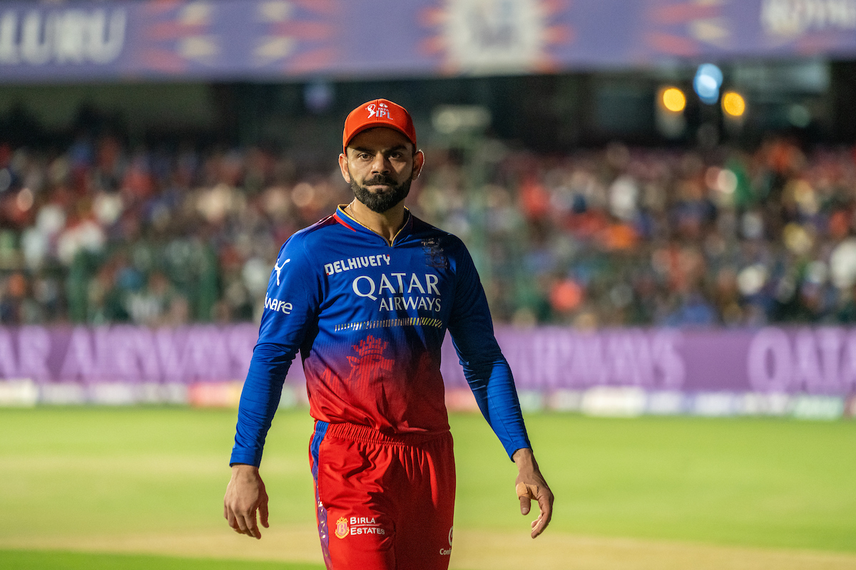 "कोहली को बॉलिंग करने दो और 11 बल्लेबाज खिलाएं...", भारतीय पूर्व दिग्गज ने RCB मैनेजमेंट को लगाई फटकार