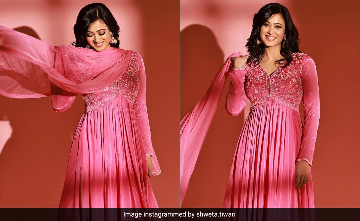 It's Always Festive Fresh And Fabulous When Shweta Tiwari Chooses A Pink <i>Anarkali</i>