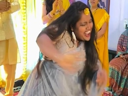'छोटे छोटे भाइयों के बड़े भैया' पर जमकर नाची दूल्हे की बहन, लोग बोले - करिश्मा को फेल कर दिया 'छोटे छोटे भाइयों के बड़े भैया' पर जमकर नाची दूल्हे की बहन, लोग बोले - करिश्मा को फेल कर दिया