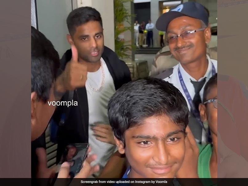 Watch - "<i>Phone Do Na</i>": Suryakumar Yadav Fulfils Young Fans' Request For Picture