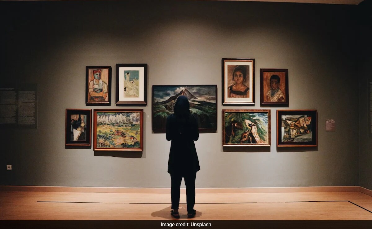 German Art Gallery Fires Worker For Hanging His Own Painting In Exhibition - Vimarsana News