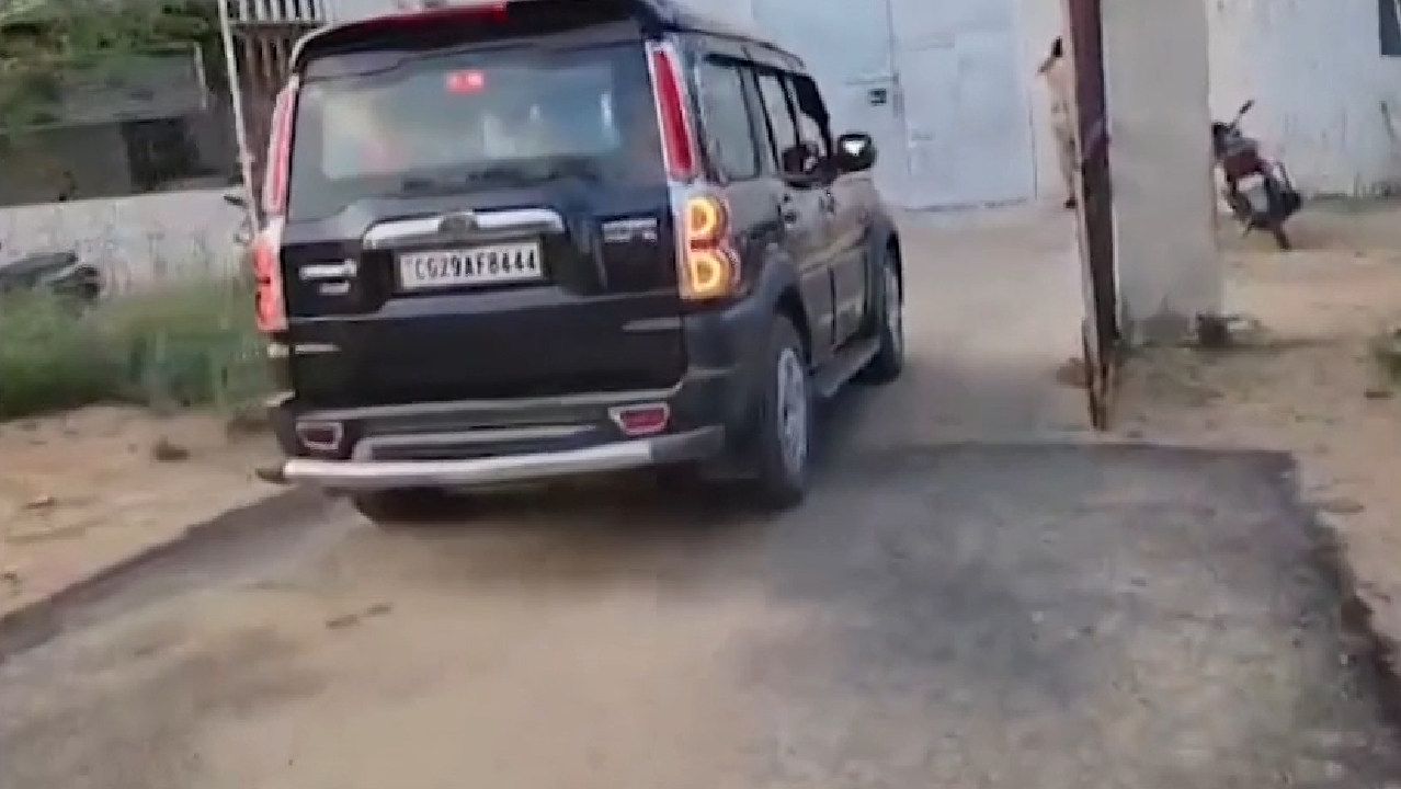 सूरजपुर में दुष्कर्म के आरोपियों को VIP ट्रीटमेंट देने पर सवालों के घेरे में पुलिस