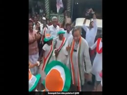 Watch: On Campaign Trail, Shashi Tharoor Dances To 'Jai Ho' Tunes In Kerala Watch: On Campaign Trail, Shashi Tharoor Dances To 'Jai Ho' Tunes In Kerala