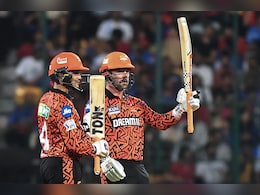 IPL Big Records: रॉयल चैलेंजर्स बेंगलुरु और सनराइजर्स हैदराबाद के बीच खेले गए मैच में बने ये 10 बड़े रिकॉर्ड IPL Big Records: रॉयल चैलेंजर्स बेंगलुरु और सनराइजर्स हैदराबाद के बीच खेले गए मैच में बने ये 10 बड़े रिकॉर्ड