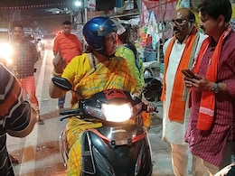 स्मृति ईरानी ने अमेठी से भरा नामांकन, बीती रात स्कूटी पर लोगों के बीच घूमती दिखी थीं... स्मृति ईरानी ने अमेठी से भरा नामांकन, बीती रात स्कूटी पर लोगों के बीच घूमती दिखी थीं...