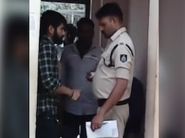 MP News: अरे ऐसा भी होता है क्या ! जेल में चल रहा था मिलाई के नाम पर रिश्वत लेने का खेल... Video Viral होने के बाद मचा हड़कंप MP News: अरे ऐसा भी होता है क्या ! जेल में चल रहा था मिलाई के नाम पर रिश्वत लेने का खेल... Video Viral होने के बाद मचा हड़कंप