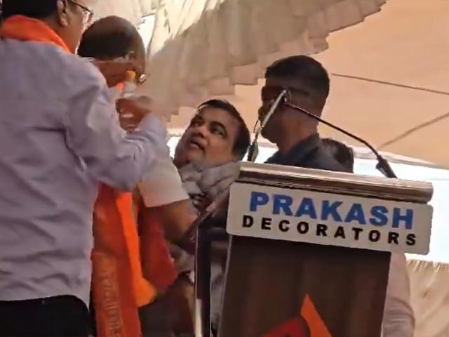 Nitin Gadkari Faints During Election Rally In Maharashtra's Yavatmal