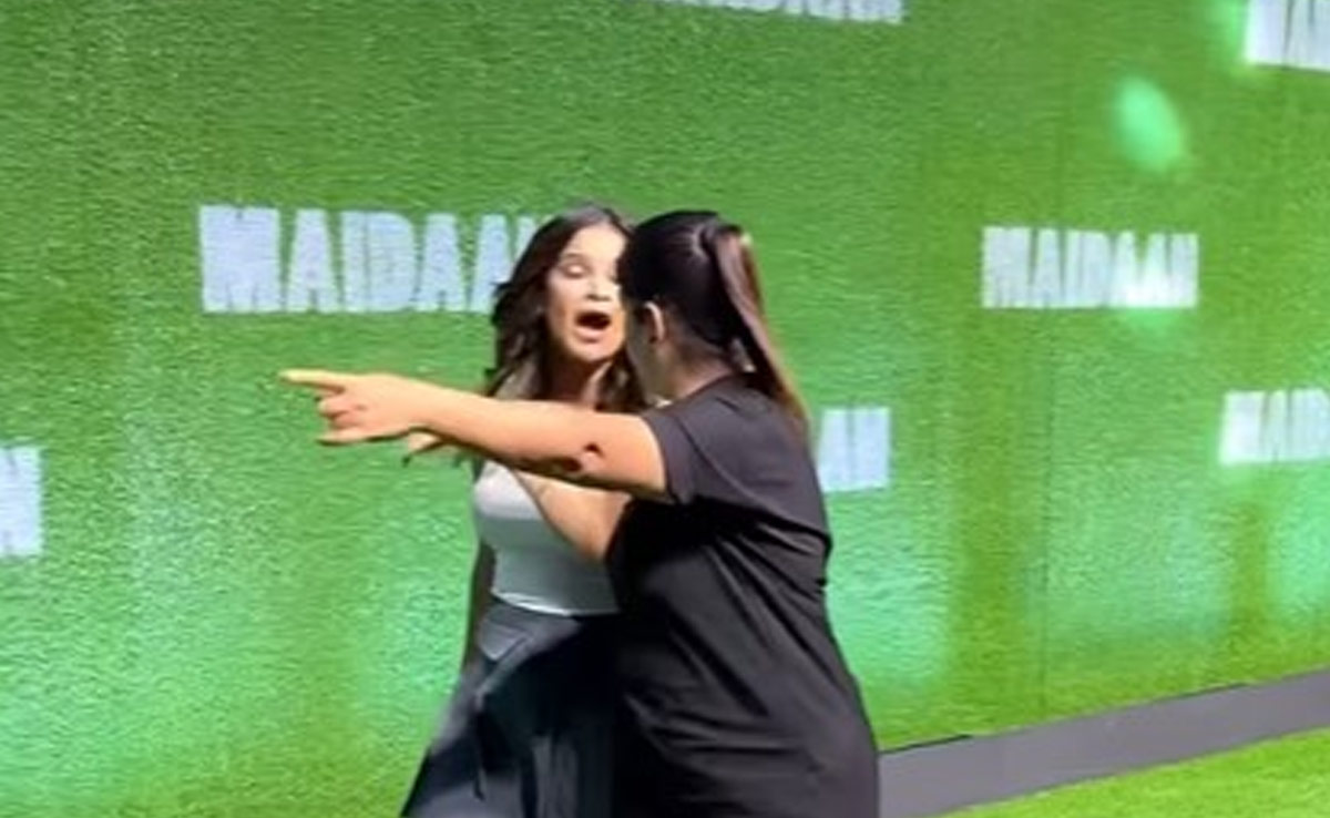 मैदान की स्क्रीनिंग पर अर्चना गौतम को तस्वीरें खिंचवाने से रोका, हाथ पकड़ कर ले गई सिक्योरिटी गार्ड, क्या था पंगा ?