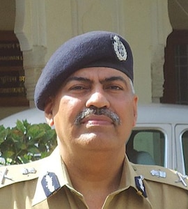 कौन हैं एक्स कॉप बीएल सोनी, जिनकी आज ...