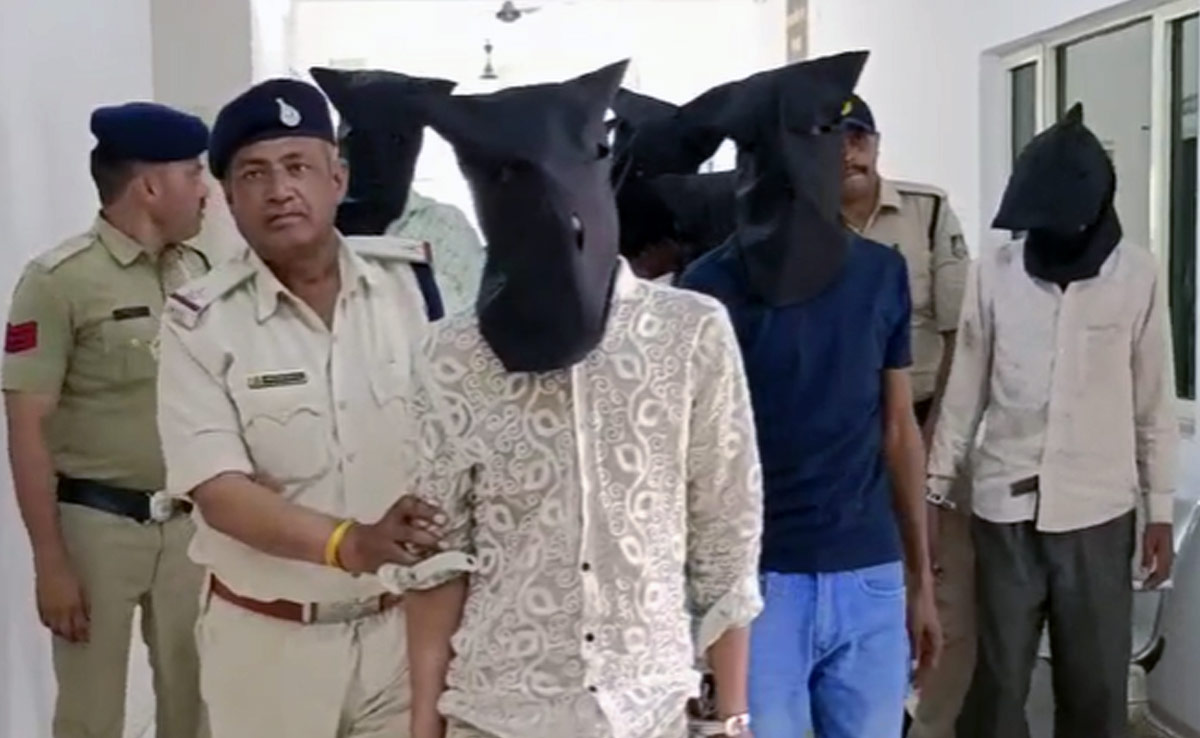 MP News: लोकसभा चुनाव से पहले पुलिस की बड़ी कार्रवाई, ड्रग्स की तस्करी करने वाले पति-पत्नी समेत 9 लोग गिरफ्तार