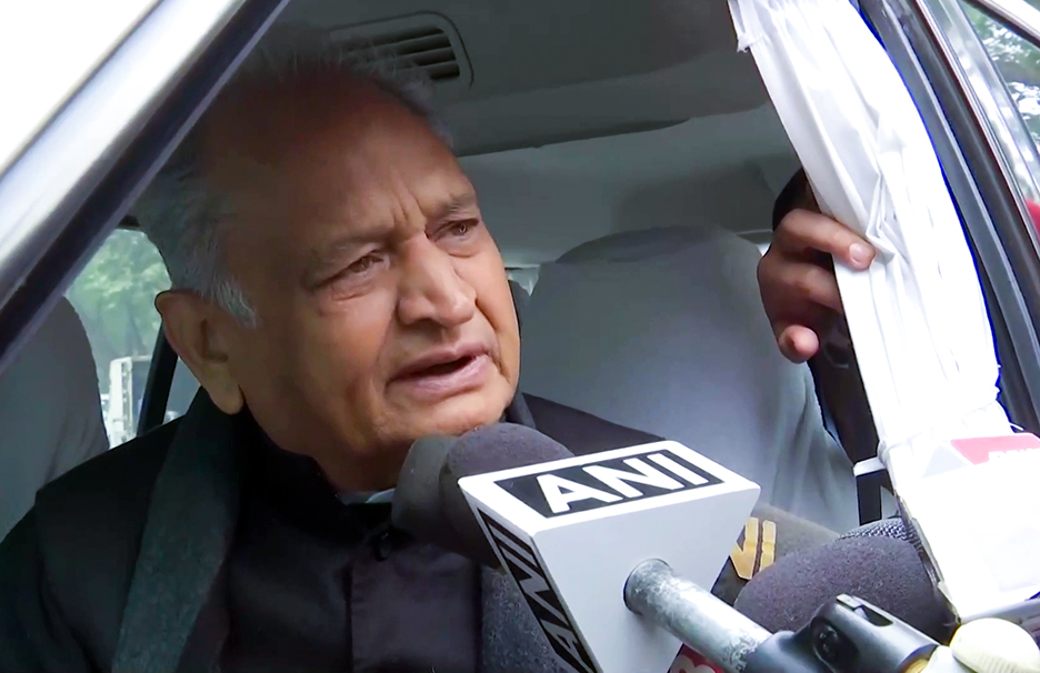 Rajasthan: 'पहले चरण में हार रही भाजपा, इसलिए ऐसे बयान दे रहे हैं ', PM मोदी के बयान पर अशोक गहलोत का पलटवार