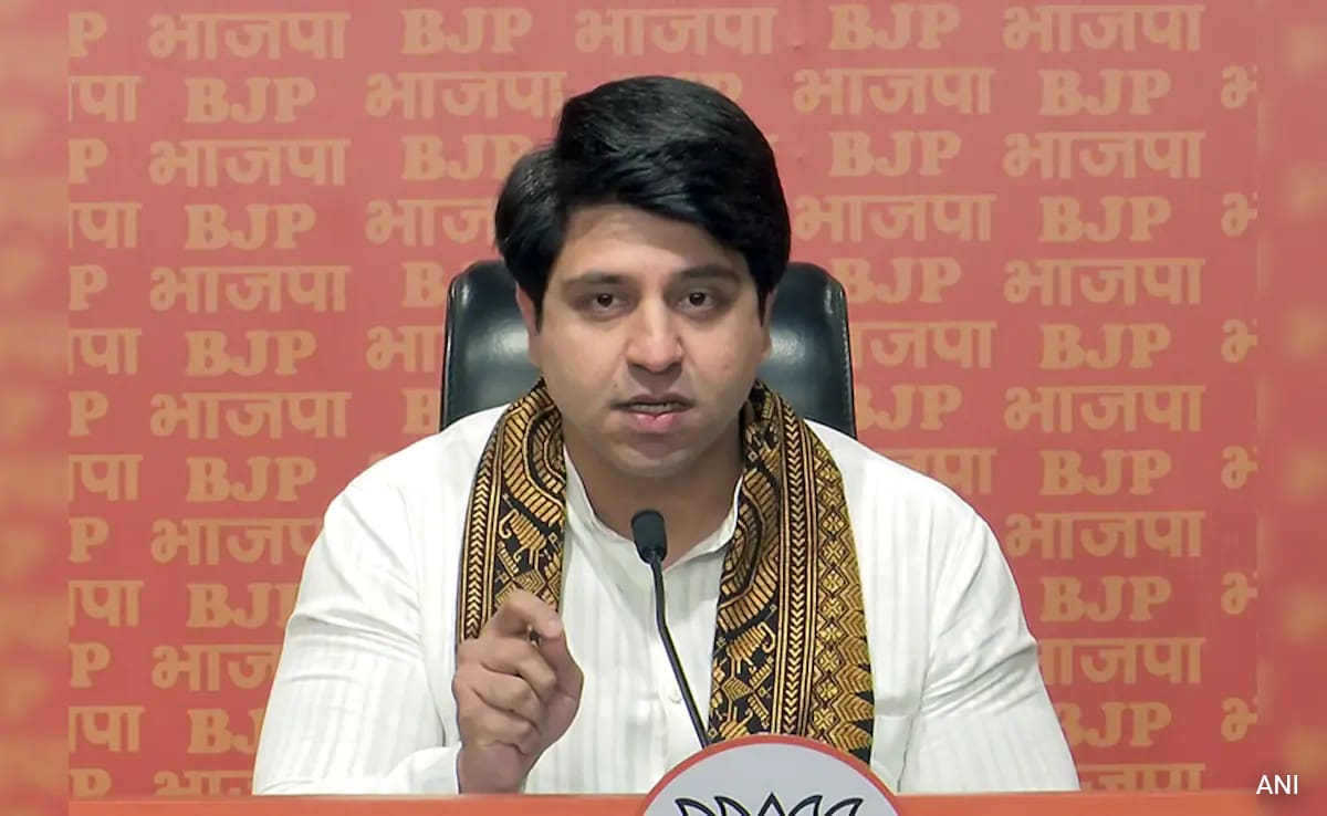 Shehzad Poonawalla Hit Out At AAP: From Fighting Corruption To Doing Corruption