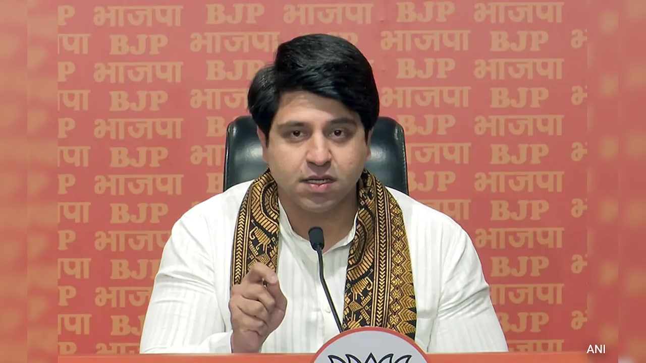 Who Is Shehzad Poonawalla? BJP's Firebrand Spokesperson Resigns From Party, Changes Bio On X