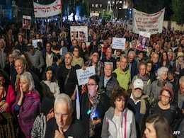 Israelis Urged To Remember Hostages Held In Gaza With Empty Chair For Seder Israelis Urged To Remember Hostages Held In Gaza With Empty Chair For Seder