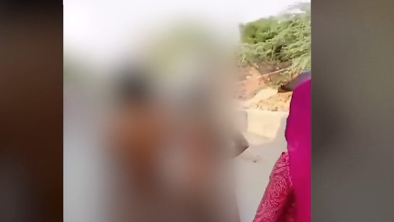 बालोतरा में इंसानियत हुई शर्मसार, महिला को अर्धनग्न कर घुमाया