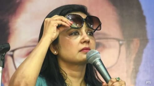 जो TMC के साथ नहीं, उसे बंगाल में रहने का अधिकार नहीं... ममता बनर्जी के सामने बोलीं महुआ मोइत्रा