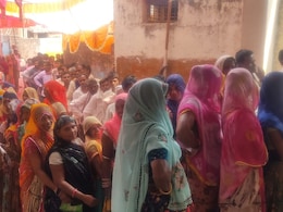 Lok Sabha Elections: राजस्थान में आधी आबादी का जलवा, वोटिंग में पुरुषों से दो कदम आगे रहीं जनजातीय महिलाएं Lok Sabha Elections: राजस्थान में आधी आबादी का जलवा, वोटिंग में पुरुषों से दो कदम आगे रहीं जनजातीय महिलाएं