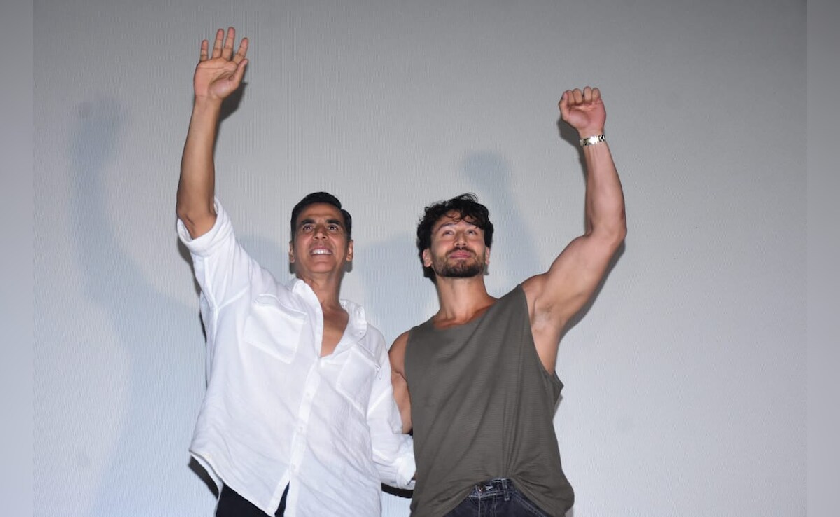 Lights, Camera, Surprise: What Happened When Akshay Kumar-Tiger Shroff Sneaked Into A <i>Bade Miyan Chote Miyan</i> Show