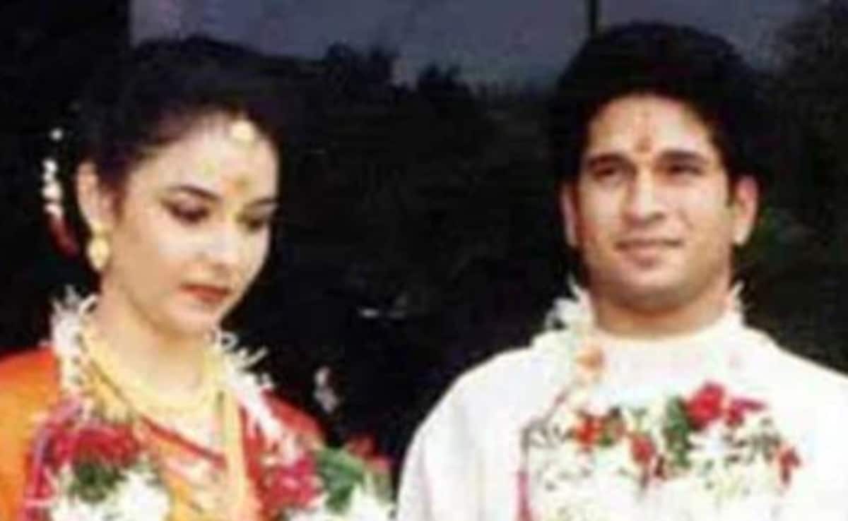 सचिन आणि अंजली यांचा लग्नातील फोटो सचिन आणि अंजली यांचा लग्नातील फोटो