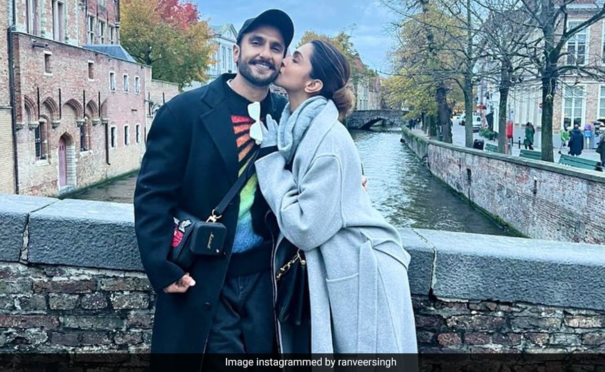 On Deepika Padukone's New Post, Ranveer Singh Dropped This Comment