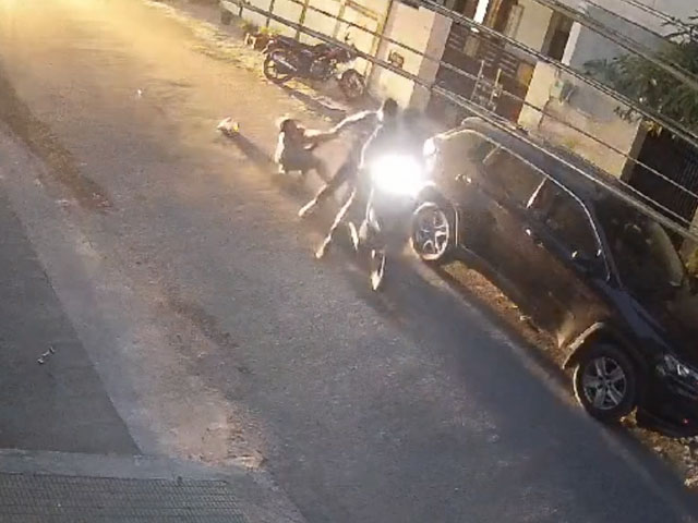 Purse Snatchers Drag Elderly Woman Behind Scooter, Head Scraping On Road