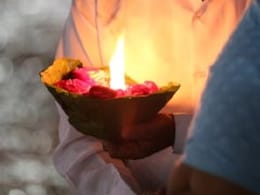 Ganga Dussehra 2024: गंगा दशहरा के दिन घर पर ले आएं झाड़ू सहित ये चीजें, लक्ष्मी जी की रहेगी विशेष कृपा Ganga Dussehra 2024: गंगा दशहरा के दिन घर पर ले आएं झाड़ू सहित ये चीजें, लक्ष्मी जी की रहेगी विशेष कृपा