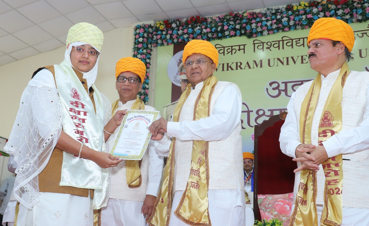 MP News: 'स्त्री-पुरुष श्रृंगार प्रसाधन' पर शोध कर  देश की पहली PHD धारक बनी मुस्लिम महिला, जानें इनके बारे में&nbsp;