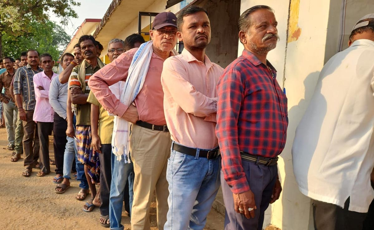 Loksabha Election: बस्तर में मतदान जारी, बीजापुर में UBGL फटने से मतदान केंद्र पर तैनात CRPF जवान घायल