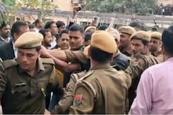 SI Paper Leak Case: SI भर्ती घोटाले में बड़ा एक्शन फर्जी डिग्री देने वाले गिरफ्तार SI Paper Leak Case: SI भर्ती घोटाले में बड़ा एक्शन फर्जी डिग्री देने वाले गिरफ्तार