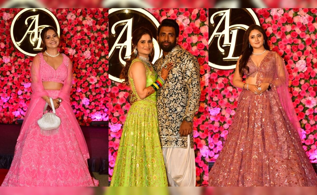 A <i>Bigg Boss 13</i> Reunion At Arti Singh's Sangeet With Rashami Desai, Devoleena And Others