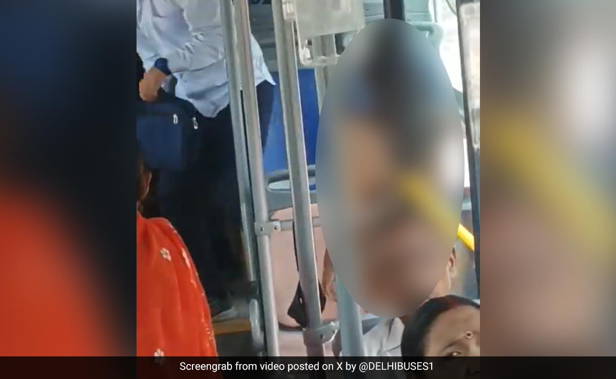 Woman Enters Crowded Delhi Bus Wearing A Bikini, Gets Mixed Reactions Online