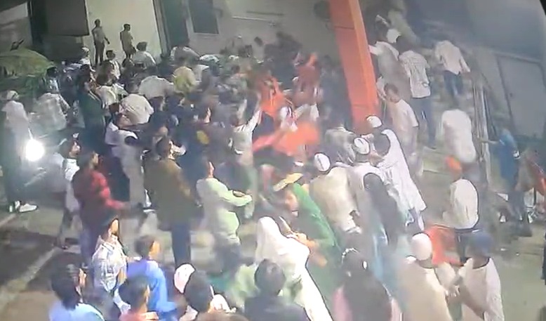 Video: Wedding Guests In UP Fight With Chairs, Belts Over "Juta Chupai" Demand