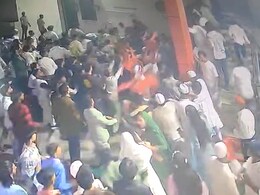 Video: Wedding Guests In UP Fight With Chairs, Belts Over "<i>Juta Chupai</i>" Demand Video: Wedding Guests In UP Fight With Chairs, Belts Over "<i>Juta Chupai</i>" Demand