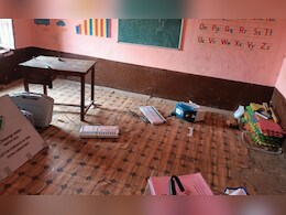 मतदाराने कुऱ्हाडीने फोडलं EVM, नांदेडमधील मतदान केंद्रात प्रचंड गोंधळ मतदाराने कुऱ्हाडीने फोडलं EVM, नांदेडमधील मतदान केंद्रात प्रचंड गोंधळ