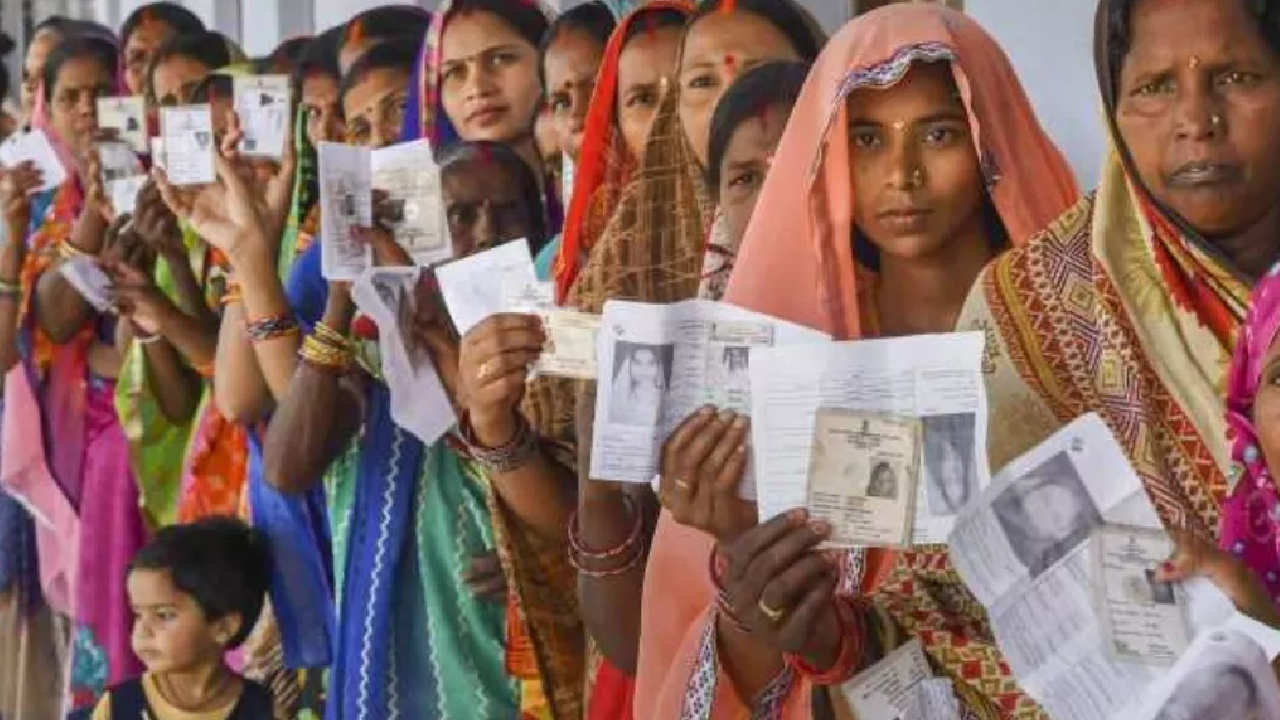 Lok Sabha Election 2024 Phase 2 Voting: जहां नक्सलियों का हुआ एनकाउंटर, वहां महिलाओं ने जमकर की वोटिंग