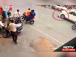Hit and Run: पहले मारी टक्कर फिर कई मीटर तक घसीटा, सीसीटीवी में कैद हुआ पूरा मामला Hit and Run: पहले मारी टक्कर फिर कई मीटर तक घसीटा, सीसीटीवी में कैद हुआ पूरा मामला