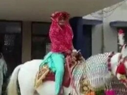 Jhunjhunu: चिड़ावा में घोड़ी पर बैठाकर मनीषा की निकली बिंदौरी, जमकर थिरकी बींदड़ी Jhunjhunu: चिड़ावा में घोड़ी पर बैठाकर मनीषा की निकली बिंदौरी, जमकर थिरकी बींदड़ी