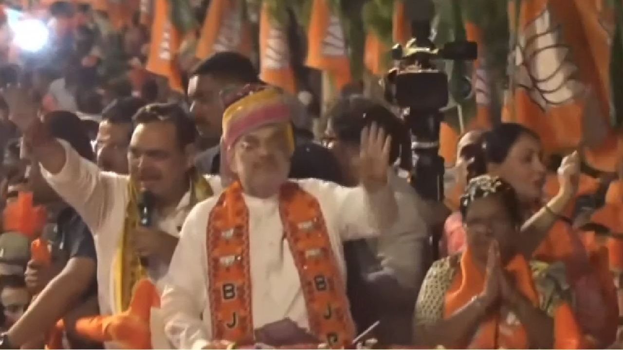 भगवा रंग में रंगी पिंक सिटी, जयपुर में शाह का रोड शो