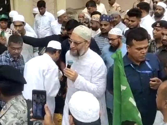 Asaduddin Owaisi's Door-To-Door Campaign Ahead Of Lok Sabha Polls