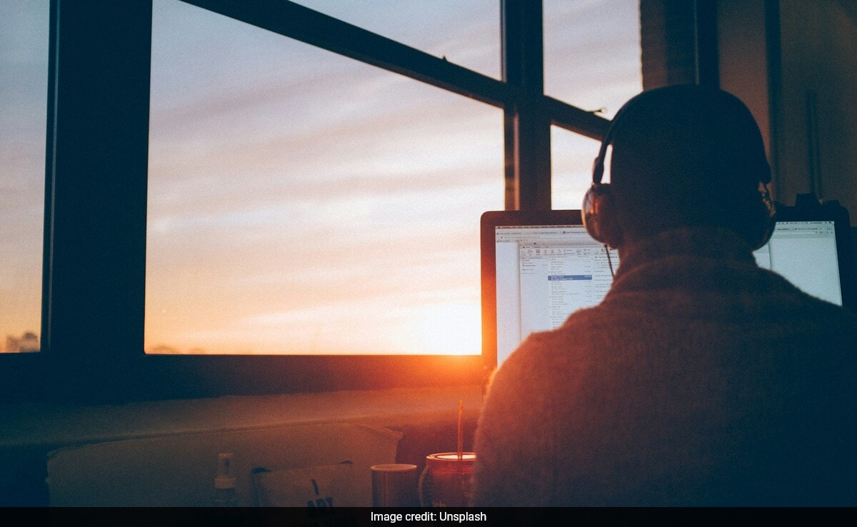 Erratic Work Hours Can Harm Your Health Decades Later: Study - Vimarsana News