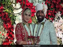 आरती सिंह बनीं दुल्हनिया, दीपक चौहान संग शादी की पहली झलक आई सामने आरती सिंह बनीं दुल्हनिया, दीपक चौहान संग शादी की पहली झलक आई सामने