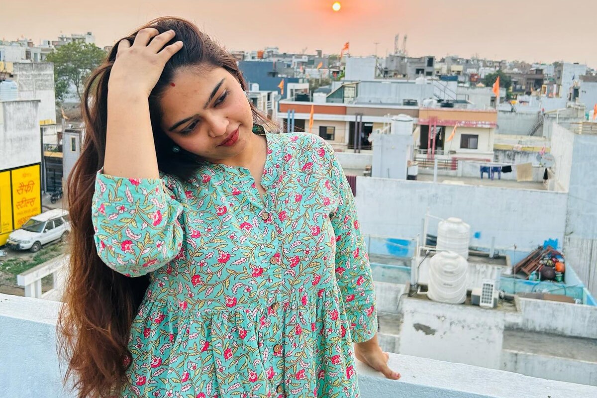 Nostalgic Laughter: Anmol Chouhan's Rib-Tickling Take on PTM Meetings with Desi Dads