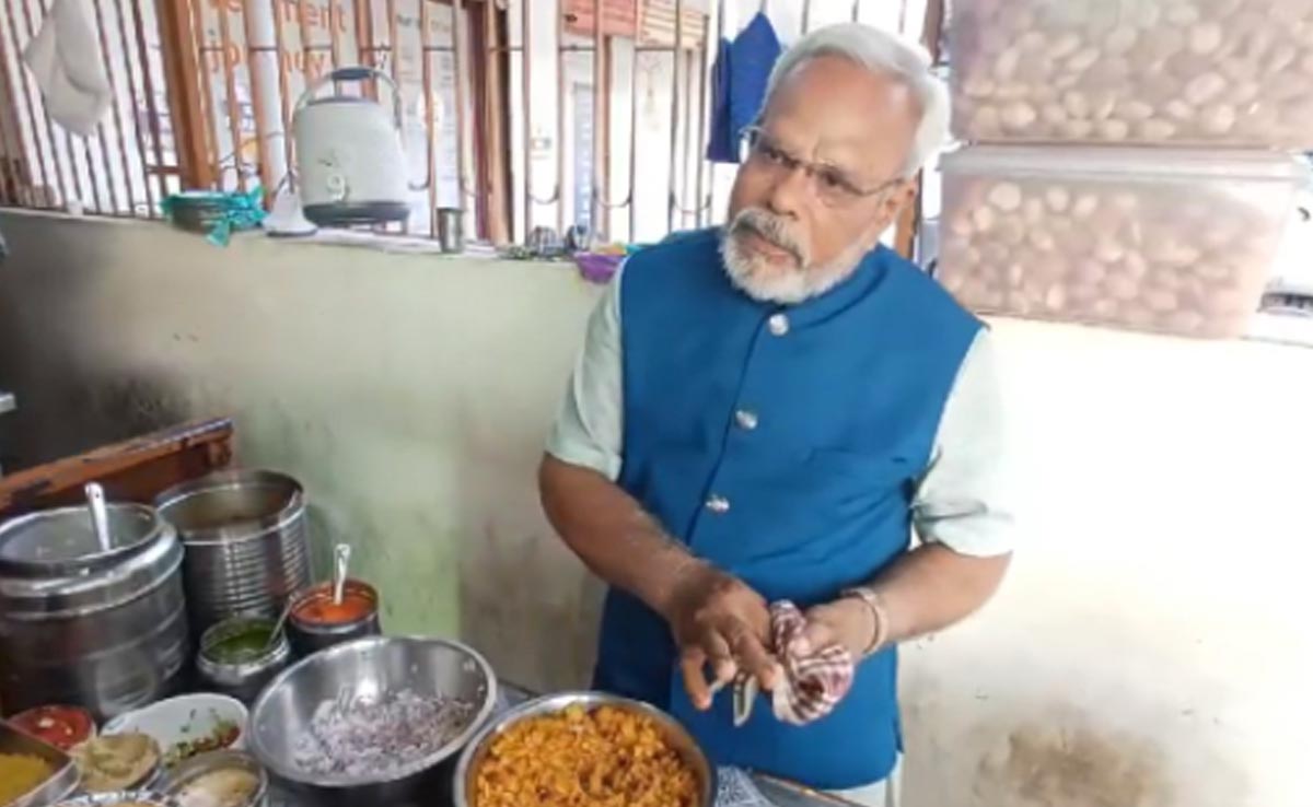 Meet The Gujarat <i>Pani Puri </i> Seller Who Looks Like PM Modi