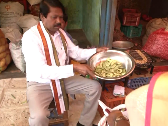 Making Garlands To Selling Veggies, Tamil Nadu Independent's Unconventional Campaign