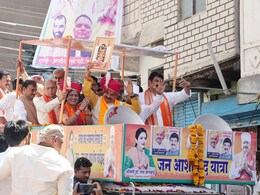 सागर में मुख्यमंत्री मोहन यादव का रोड शो, रथ पर सवार होकर जनता से मांगा वोट... देखिए तस्वीरें 