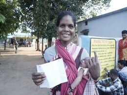 Lok Sabha Election 2024 Voting: 3 सीटों पर वोटिंग, आजादी के बाद छत्तीसगढ़ में पहली बार 46 गांवों में मतदान Lok Sabha Election 2024 Voting: 3 सीटों पर वोटिंग, आजादी के बाद छत्तीसगढ़ में पहली बार 46 गांवों में मतदान